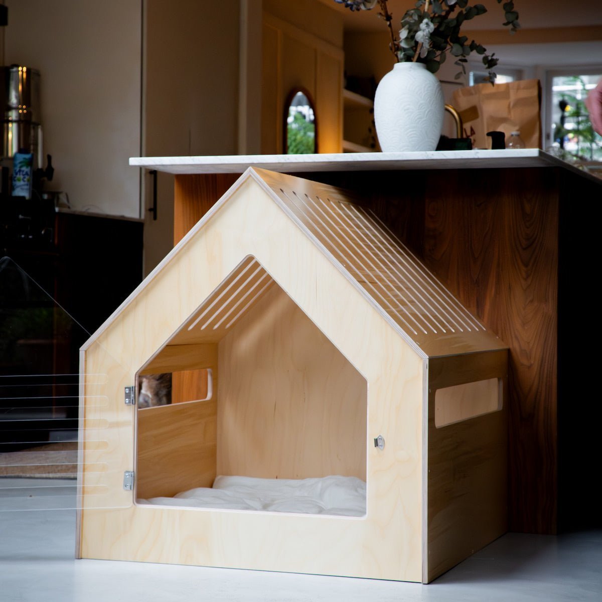 Luxury Dog House 'Classic Natural' - Image 9